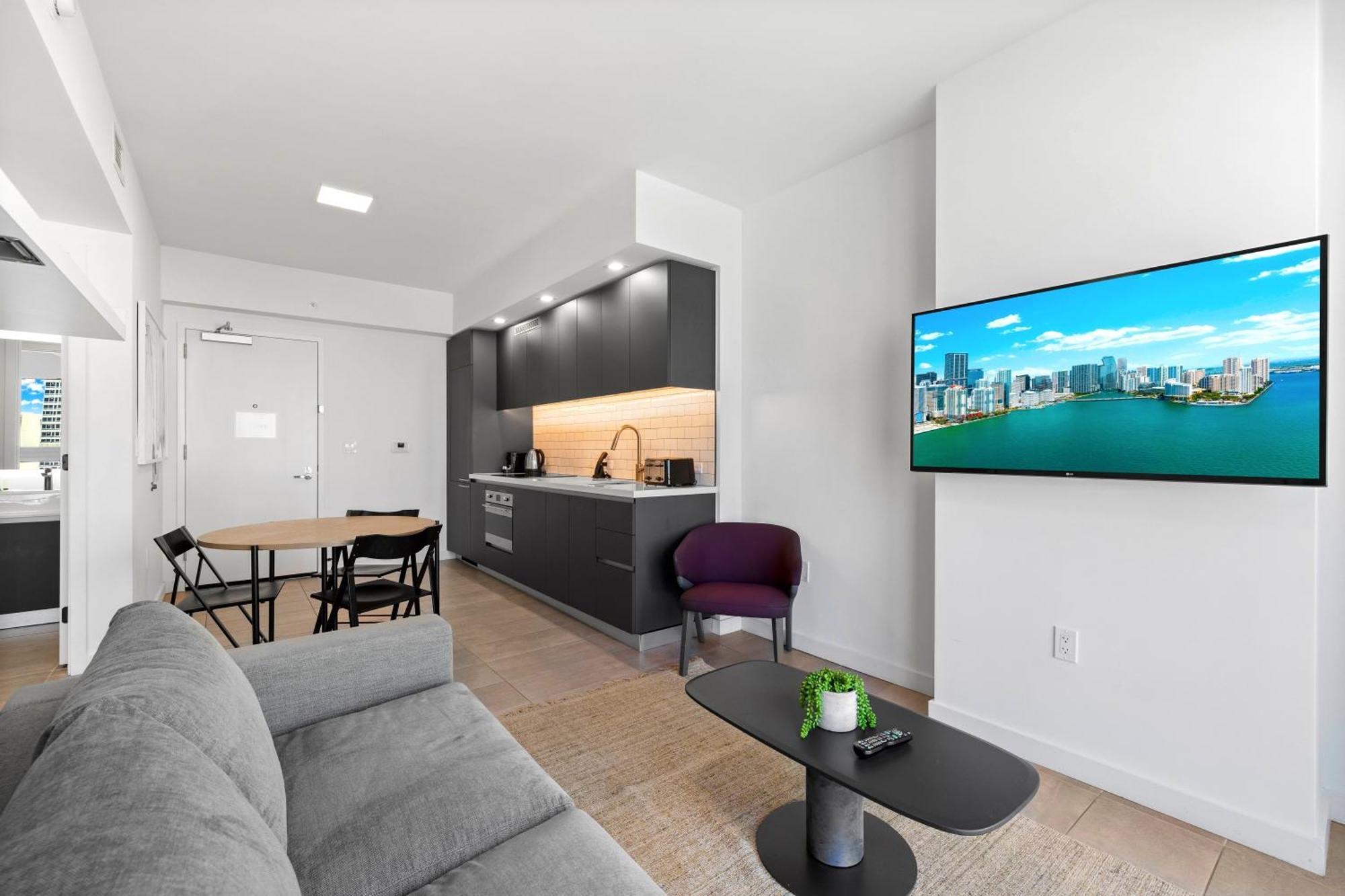 Luxury One-bedroom W Amenities!