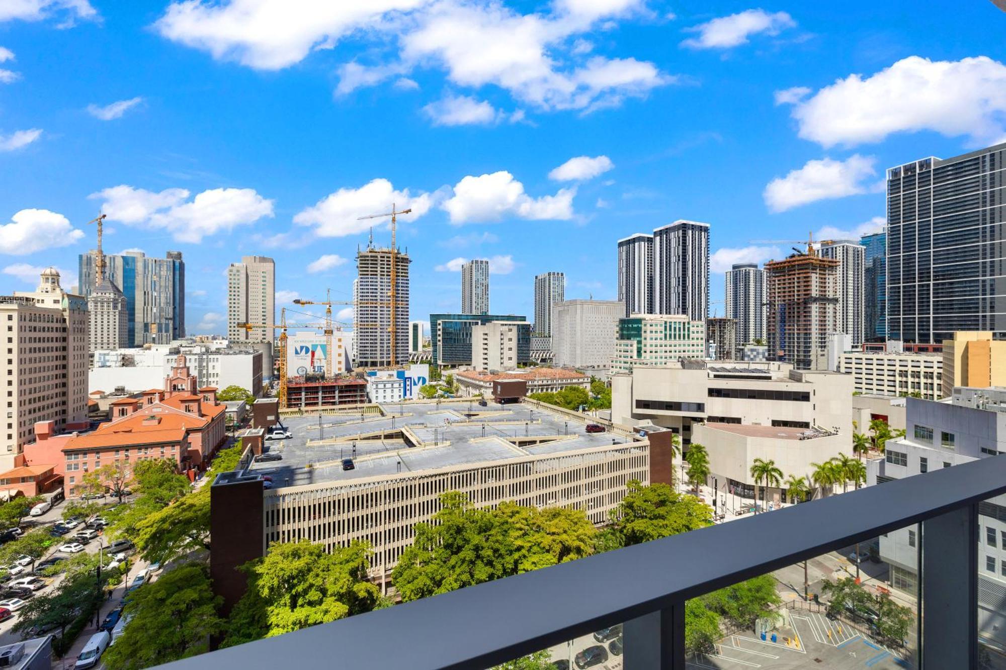 Luxury One-bedroom W Amenities! Appartamento *