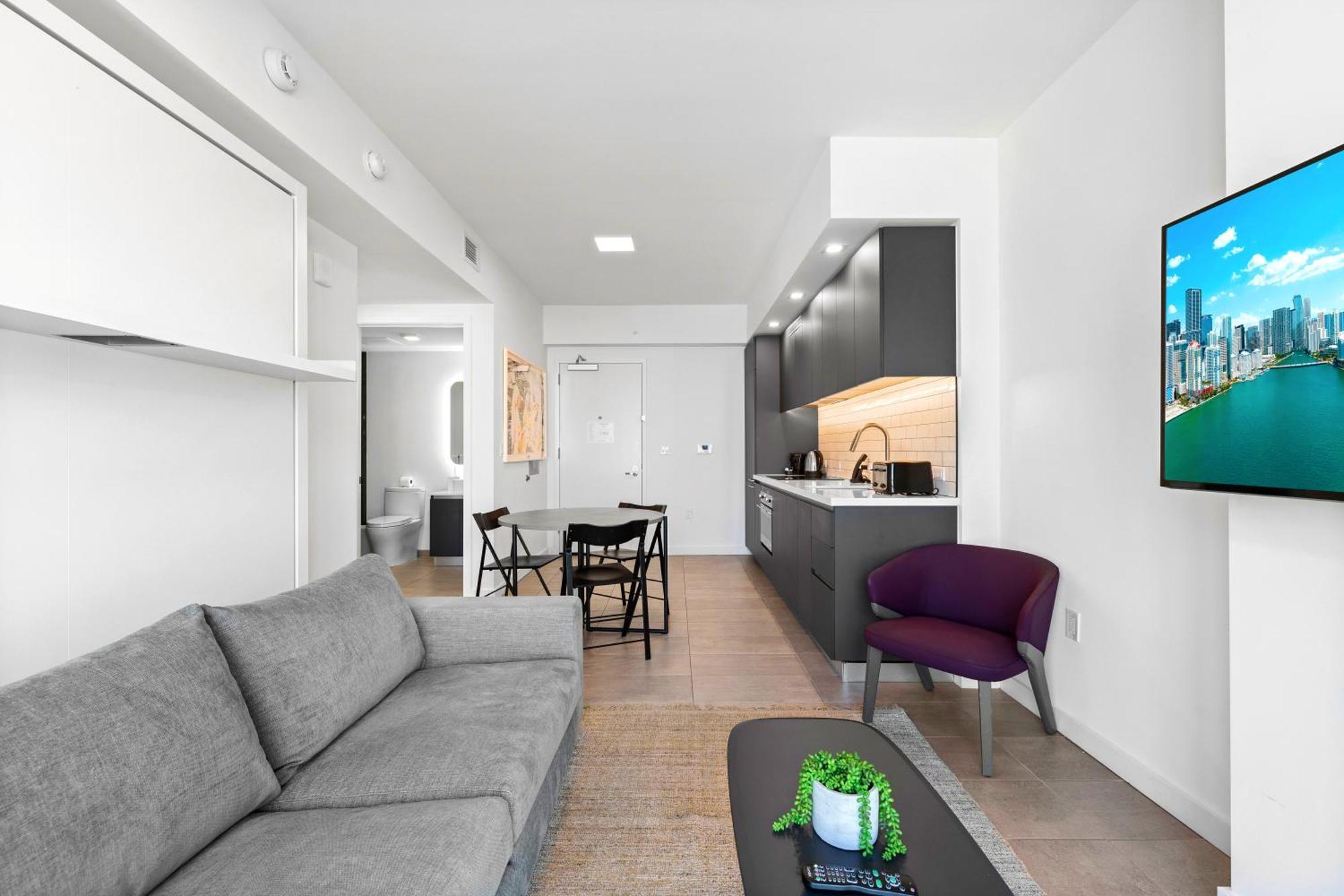 Apartment Luxury One-bedroom W Amenities! *