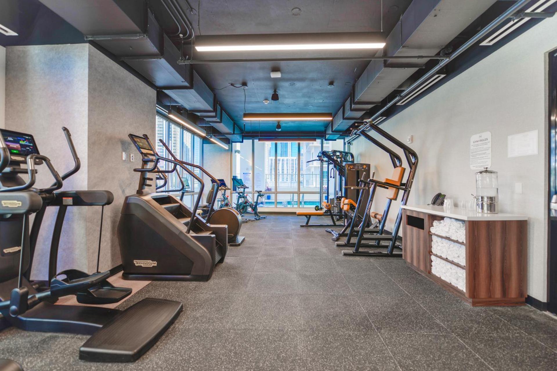 Apartment Luxury One-bedroom W Amenities! Miami