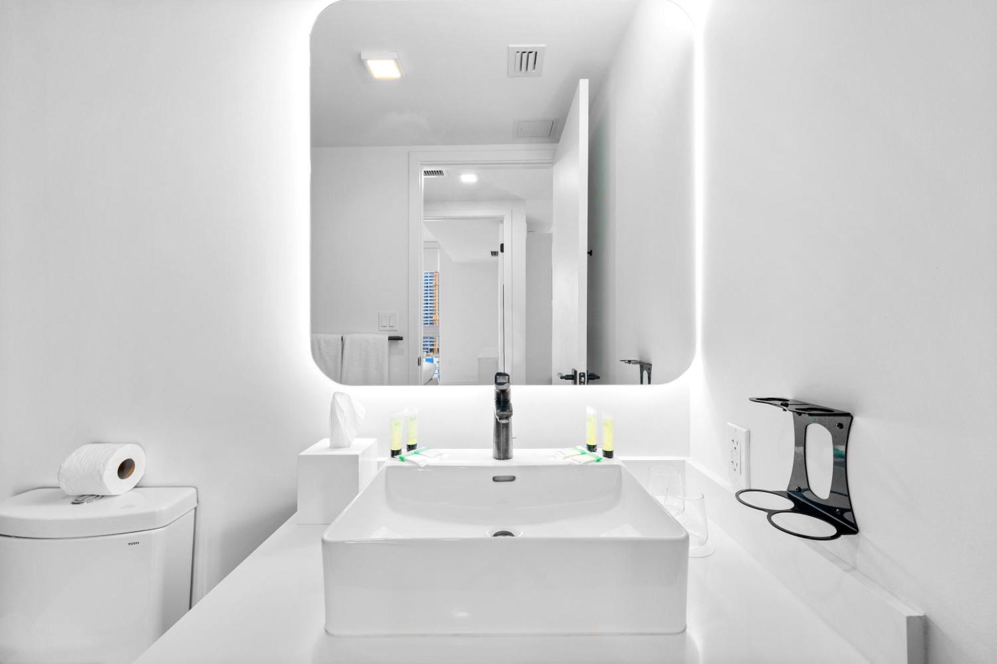 Apartment Luxury One-bedroom W Amenities! Miami