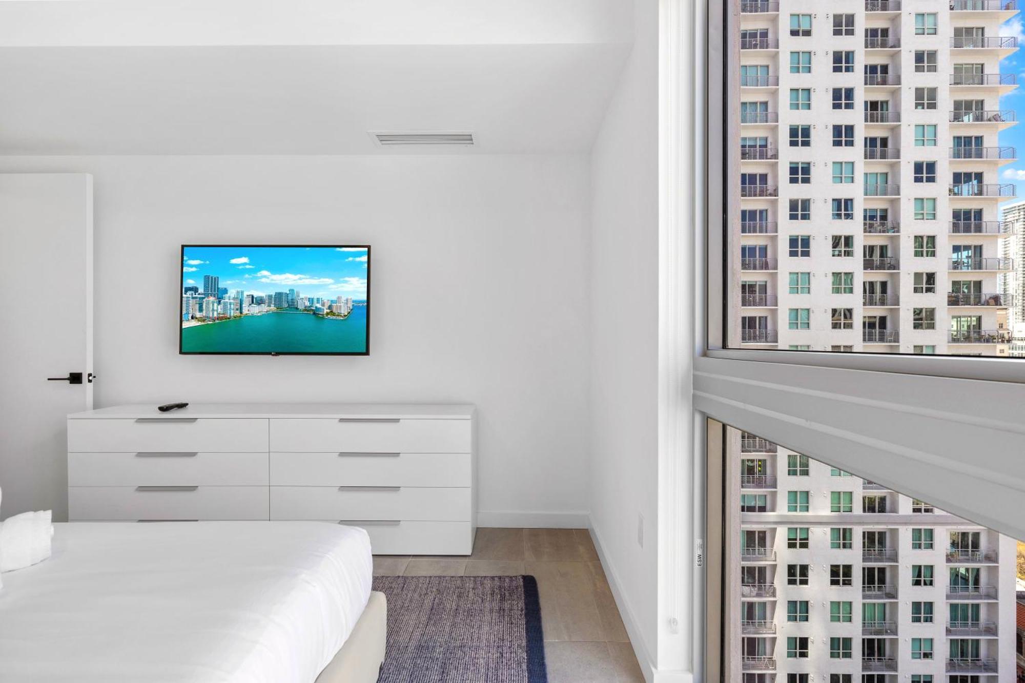 Apartment Luxury One-bedroom W Amenities! *