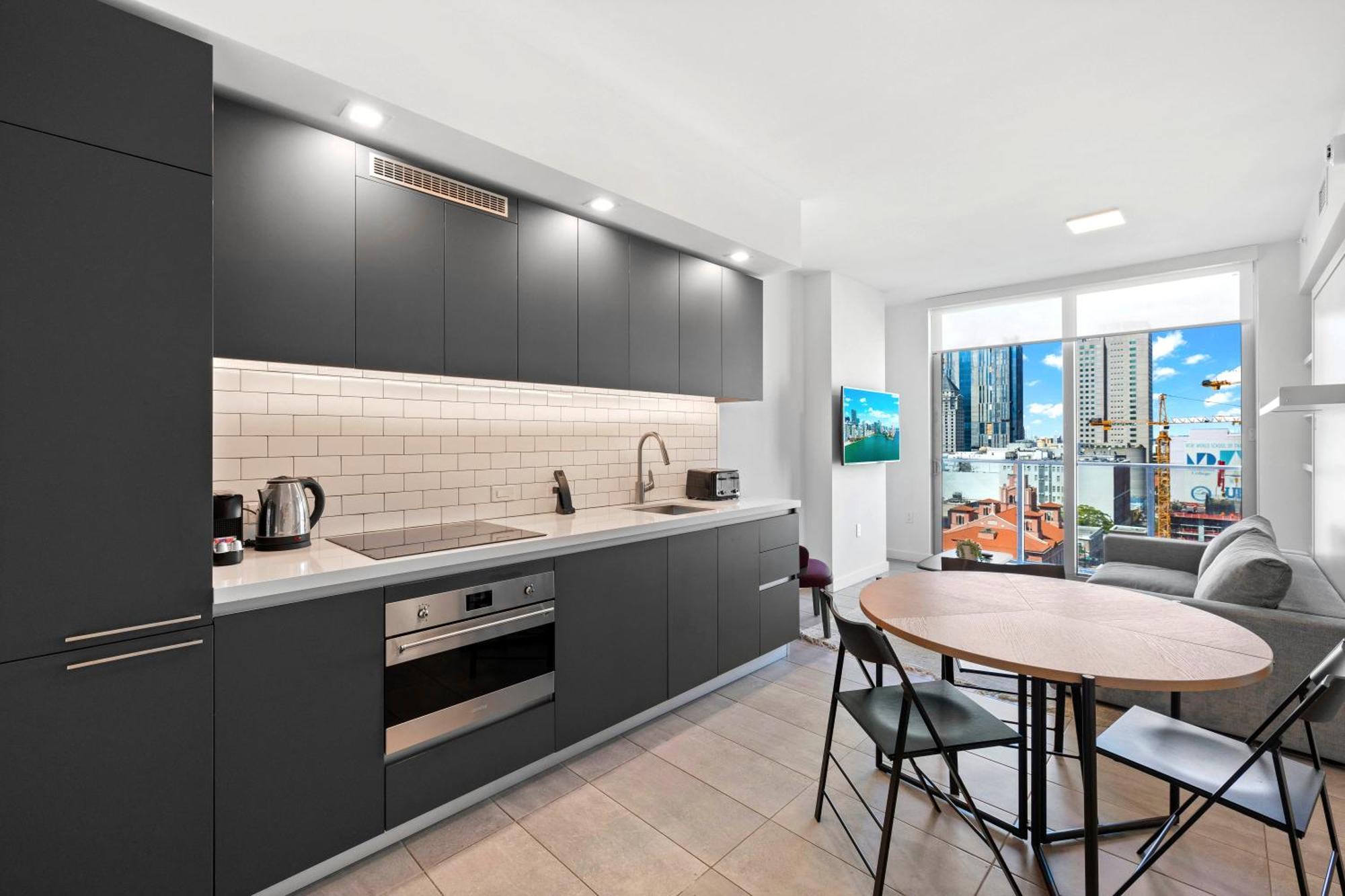 Luxury One-bedroom W Amenities! *